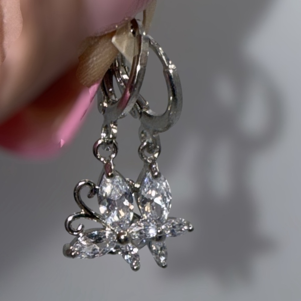 Elegant Silver toned  Crystal Drop Earrings